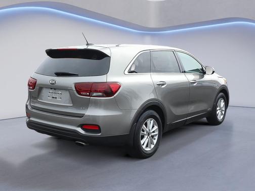 Titanium Silver 2019 Kia Sorento LX