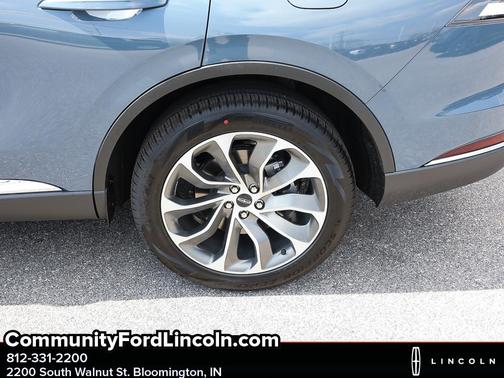 Whisper Blue Metallic Clearcoat 2026 Lincoln Aviator Premiere