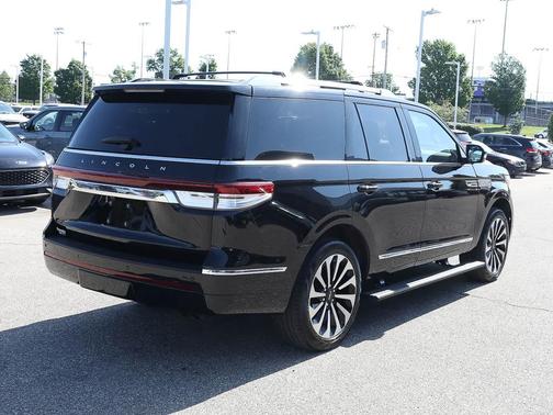 Infinite Black Metallic Clearcoat 2024 Lincoln Navigator Reserve