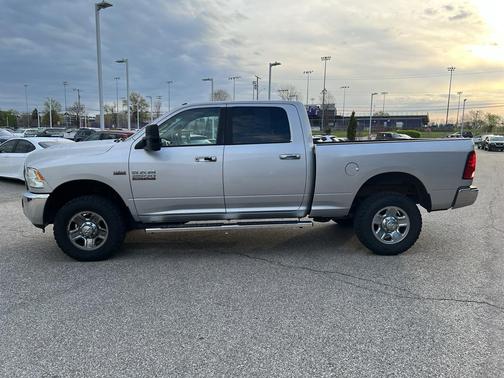 2017 RAM 2500 SLT Crew Cab 4x4 6'4' Box