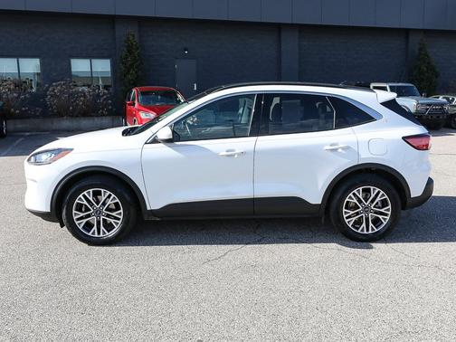 Oxford White 2022 Ford Escape SEL
