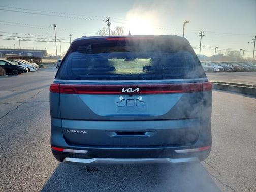 2024 Kia Carnival SX