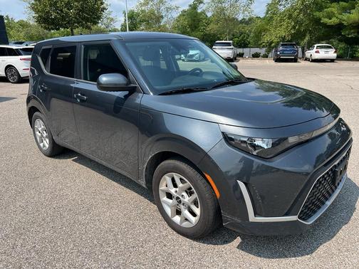 Gravity Gray 2024 Kia Soul LX