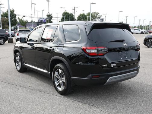 Modern Steel Metallic 2024 Honda Pilot EX-L 7 Passenger