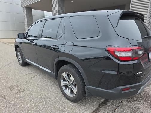Modern Steel Metallic 2024 Honda Pilot EX-L 7 Passenger