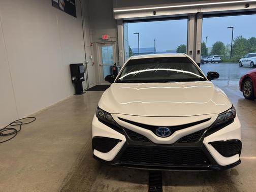Ice Cap 2023 Toyota Camry SE