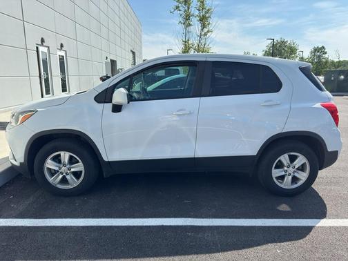 Summit White 2020 Chevrolet Trax LS