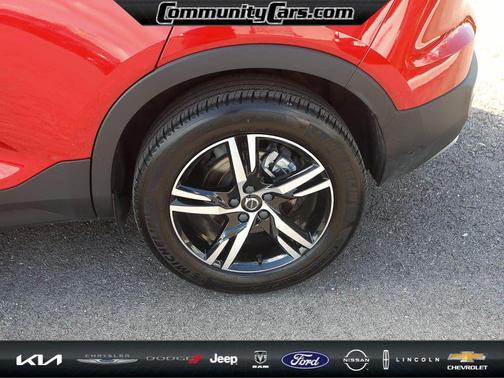 2023 Volvo XC40 B5 Plus Bright Theme