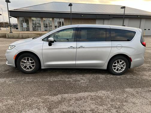 2023 Chrysler Pacifica Touring