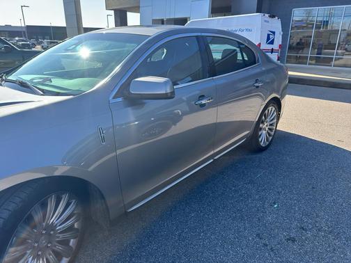 2015 Lincoln MKS Base