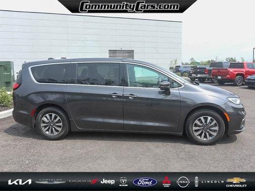 2022 Chrysler Pacifica Hybrid Touring L
