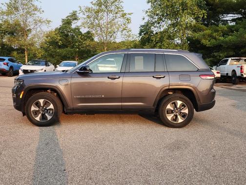 Baltic Gray Metallic Clearcoat 2022 Jeep Grand Cherokee 4xe Base