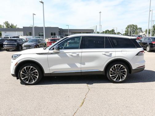 Pristine White Metallic Tri-Coat 2023 Lincoln Aviator Reserve AWD