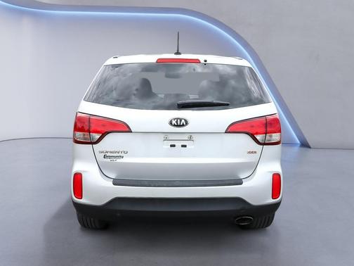 Bright Silver 2015 Kia Sorento LX