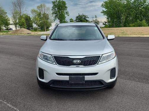 Bright Silver 2015 Kia Sorento LX