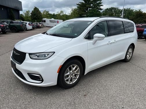 Bright White Clearcoat 2022 Chrysler Pacifica Touring L