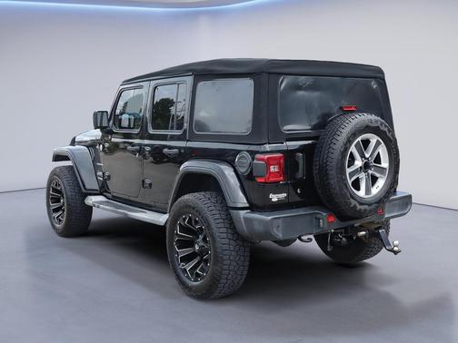Black Clearcoat 2018 Jeep Wrangler Unlimited Sahara