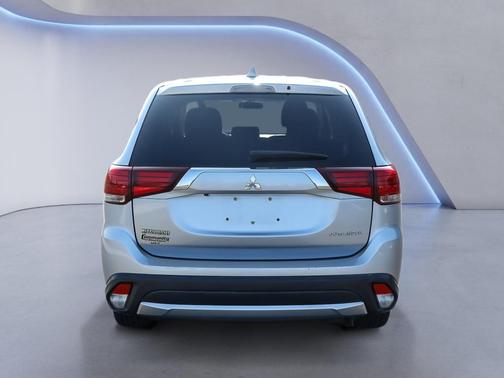 Cool Silver Metallic 2017 Mitsubishi Outlander ES S-AWC