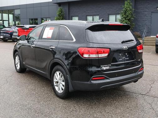 Ebony Black 2016 Kia Sorento LX