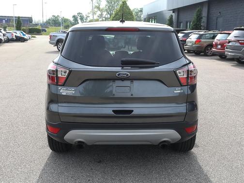 Ruby Red Metallic Tinted Clearcoat 2017 Ford Escape SE