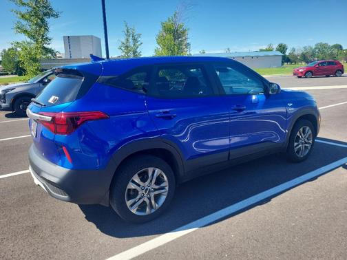 Neptune Blue 2022 Kia Seltos LX
