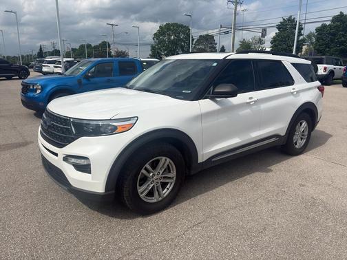 Star White Metallic Tri-Coat 2021 Ford Explorer XLT