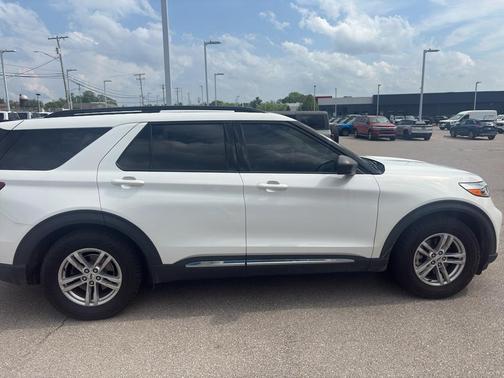 Star White Metallic Tri-Coat 2021 Ford Explorer XLT