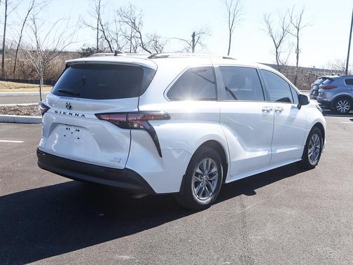 2022 Toyota Sienna XLE