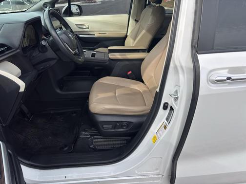 2022 Toyota Sienna XLE