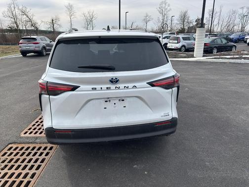 2022 Toyota Sienna XLE