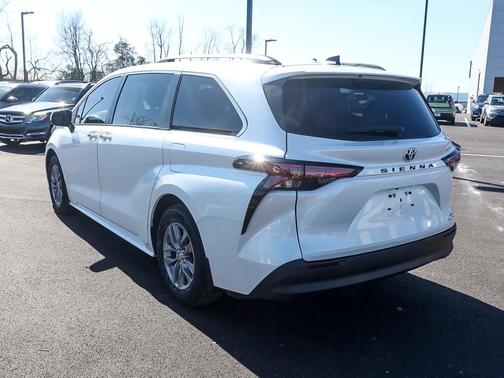 2022 Toyota Sienna XLE