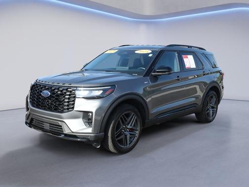 Carbonized Gray Metallic 2025 Ford Explorer ST-Line