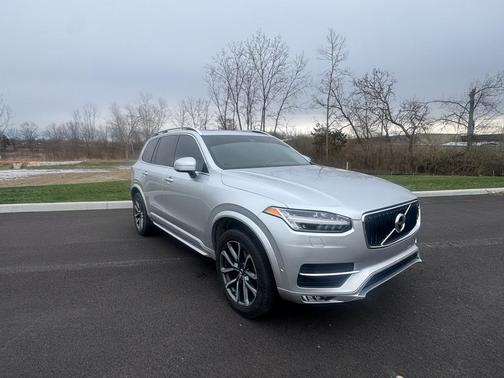 2018 Volvo XC90 T6 Momentum