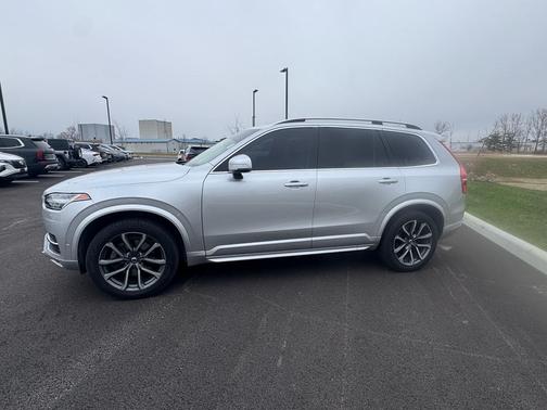 2018 Volvo XC90 T6 Momentum