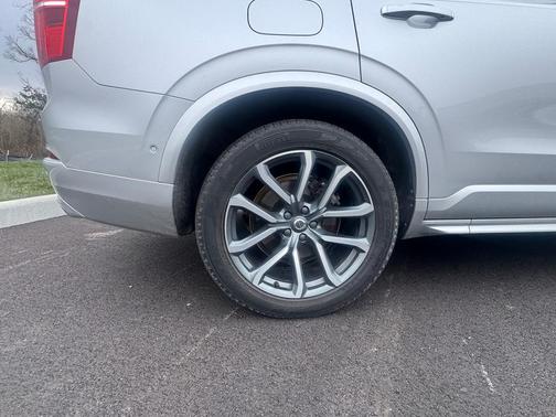 2018 Volvo XC90 T6 Momentum