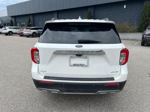 Star White Metallic Tri-Coat 2023 Ford Explorer XLT