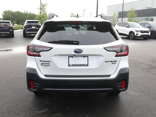 Crystal White Pearl 2022 Subaru Outback Onyx Edition XT