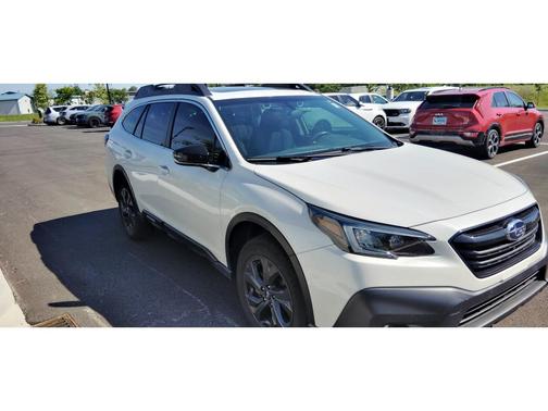 Crystal White Pearl 2022 Subaru Outback Onyx Edition XT