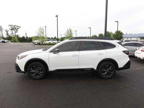 Crystal White Pearl 2022 Subaru Outback Onyx Edition XT