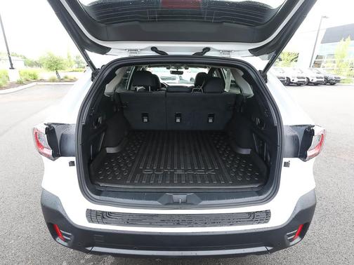 Crystal White Pearl 2022 Subaru Outback Onyx Edition XT