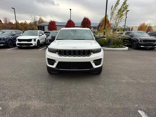 2024 Jeep Grand Cherokee Laredo