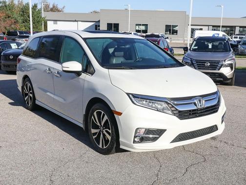 White Diamond Pearl 2018 Honda Odyssey Elite