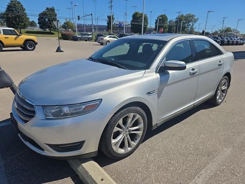 Ingot Silver Metallic 2013 Ford Taurus SEL