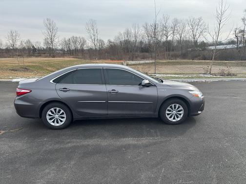 2016 Toyota Camry Hybrid LE