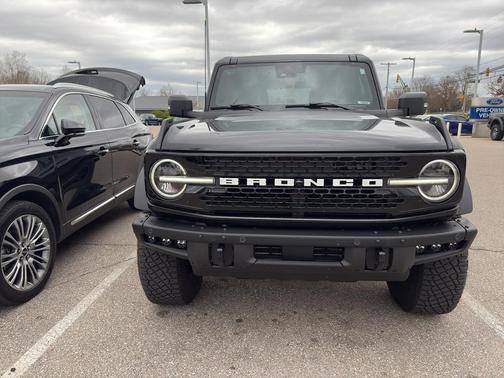 Shadow Black 2023 Ford Bronco Wildtrak