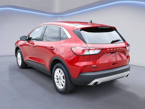 Rapid Red Metallic Tinted Clearcoat 2022 Ford Escape SE