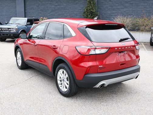 Rapid Red Metallic Tinted Clearcoat 2022 Ford Escape SE