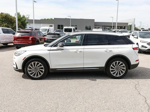 Pristine White Metallic Tri-Coat 2024 Lincoln Corsair Reserve