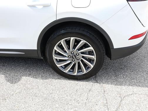 Pristine White Metallic Tri-Coat 2024 Lincoln Corsair Reserve