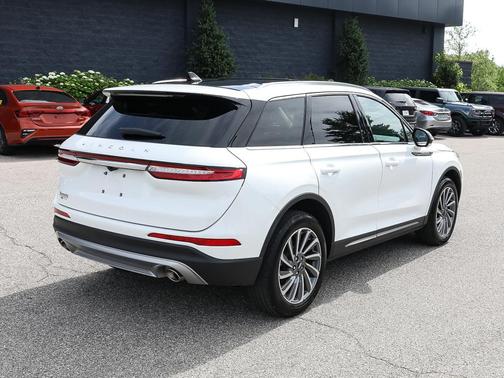 Pristine White Metallic Tri-Coat 2024 Lincoln Corsair Reserve